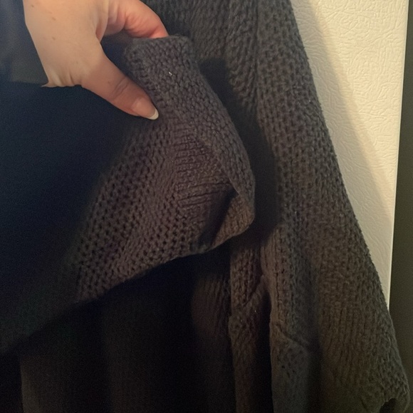 Express Women’s Oversized thick neck Black Sweater - Picture 3 of 5